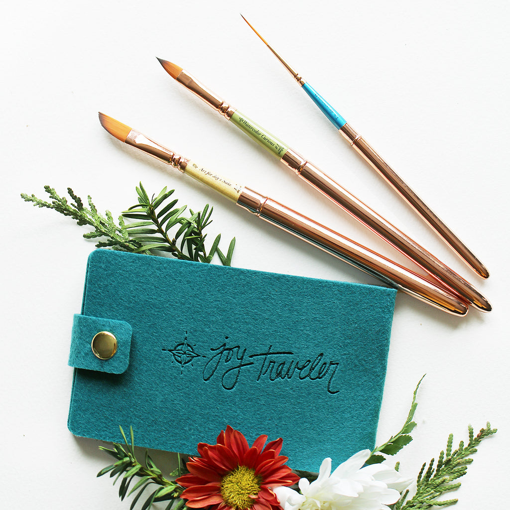 The Joy Traveler Travel Brush Set